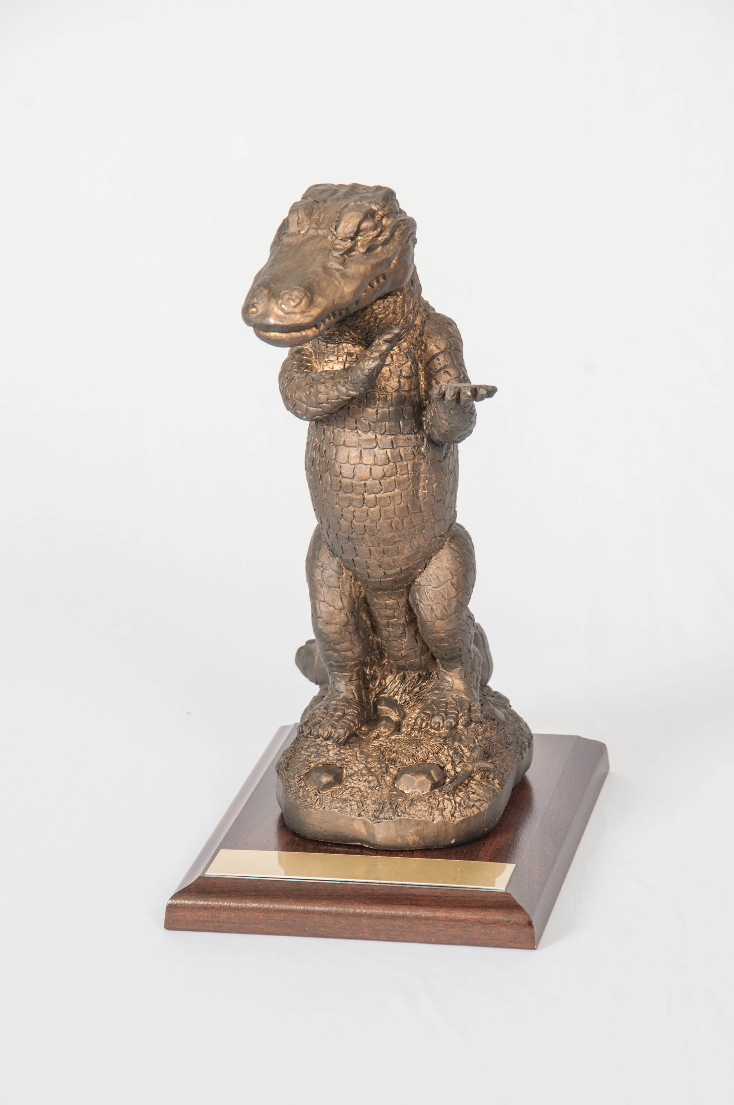 Front standing gator award without cup