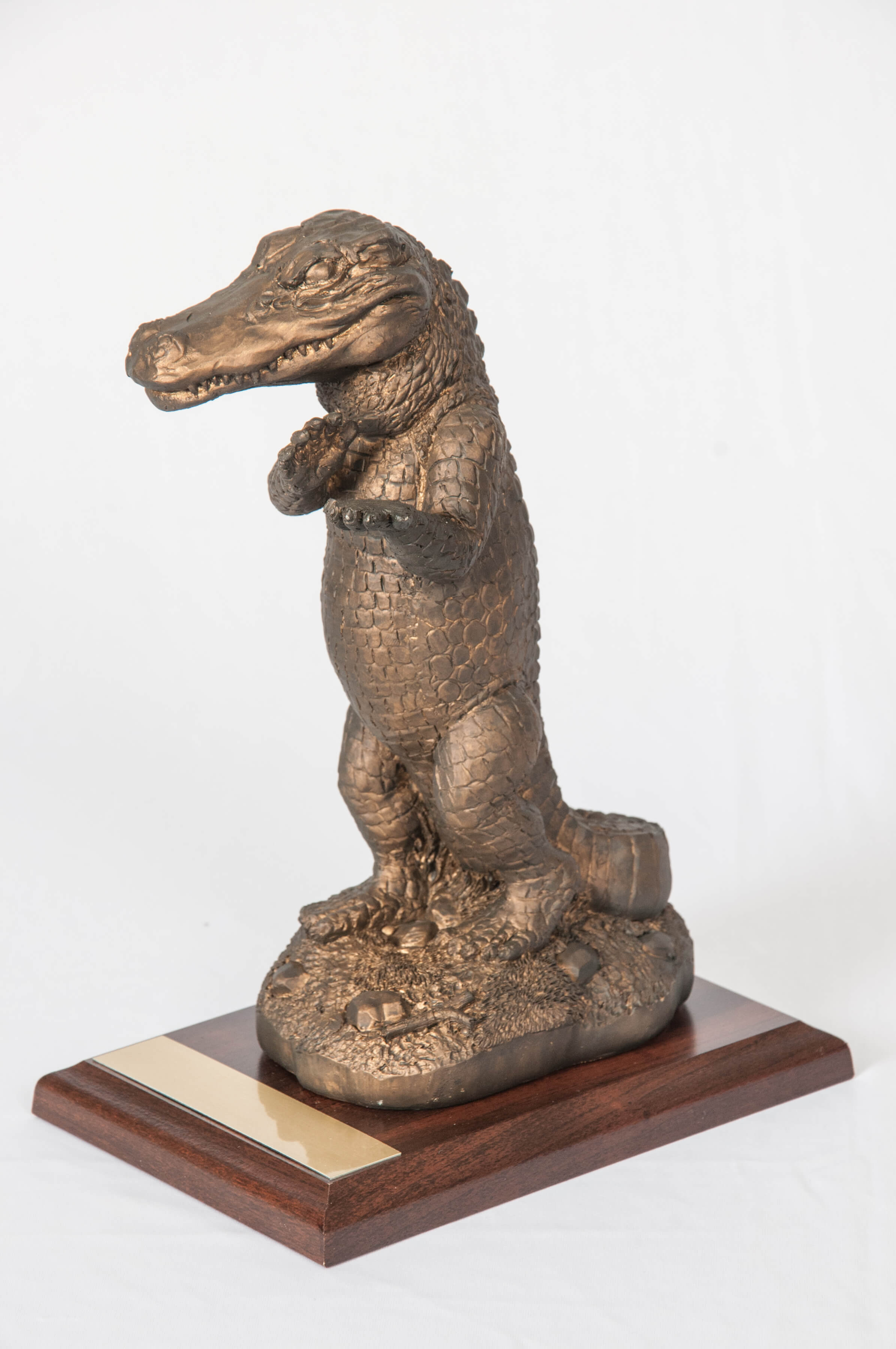 right side standing gator award without cup